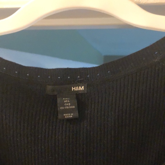 H&M black knit dress. Size Large. Good condition some pilling on bottom - Picture 3 of 4